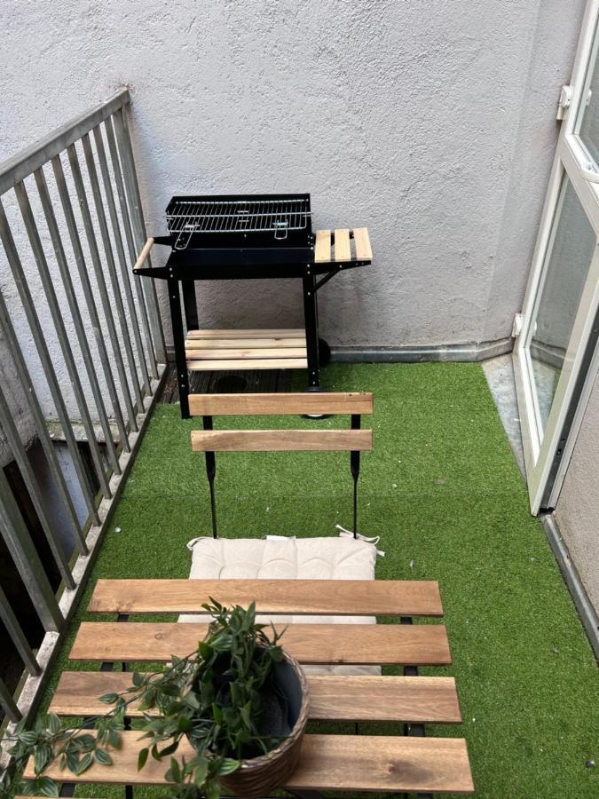 Cozy Market-Square Retreat Located In The Heart Of The 10Th District Vienne Extérieur photo