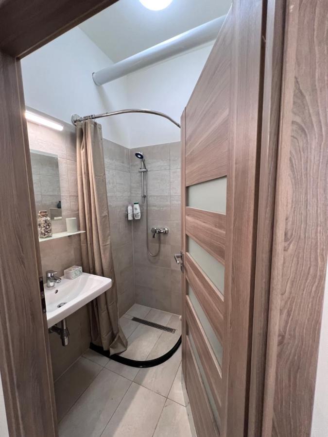 Cozy Market-Square Retreat Located In The Heart Of The 10Th District Vienne Extérieur photo