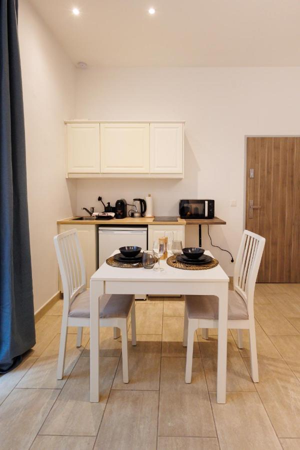 Cozy Market-Square Retreat Located In The Heart Of The 10Th District Vienne Extérieur photo
