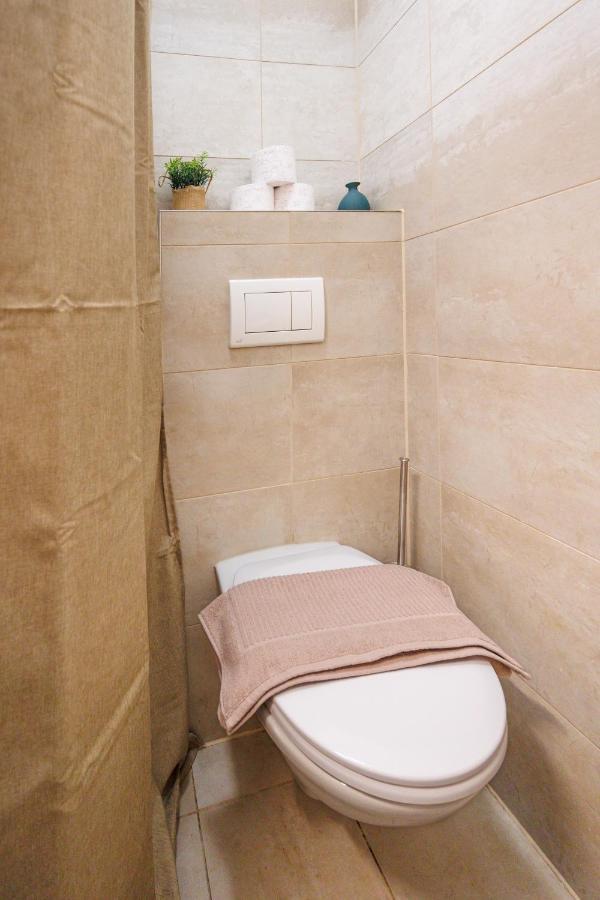 Cozy Market-Square Retreat Located In The Heart Of The 10Th District Vienne Extérieur photo
