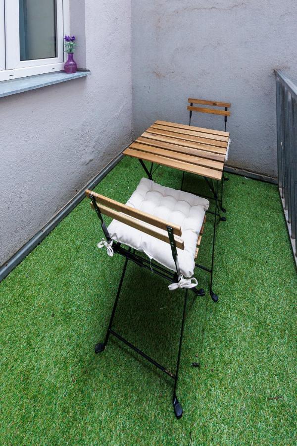 Cozy Market-Square Retreat Located In The Heart Of The 10Th District Vienne Extérieur photo